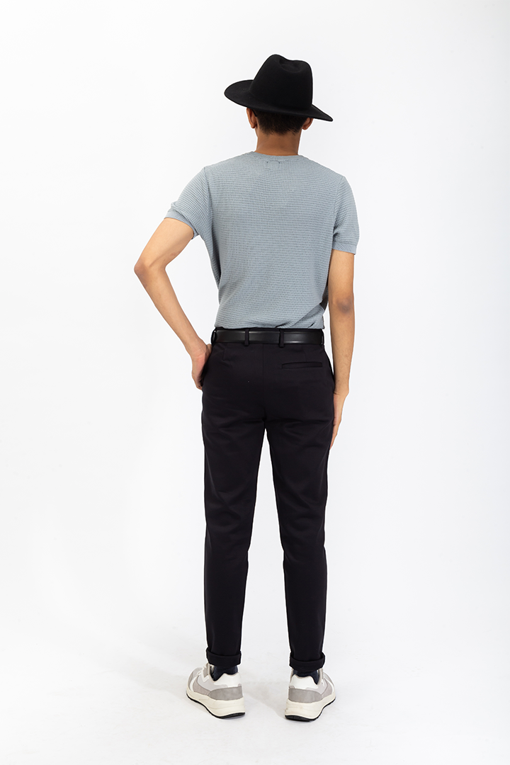 Custom fit chinos in a black cotton fabric