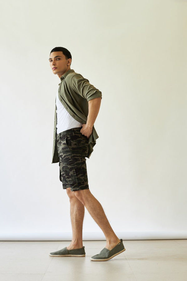 Casual shorts in N olive cotton fabric